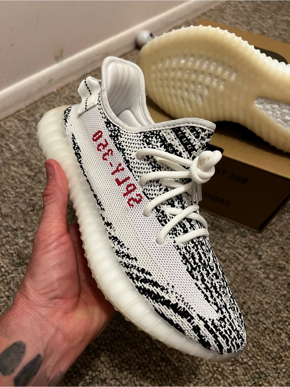 NWT adidas YEEZY 350V2 ZEBRA women’s 7.5 men’s 6